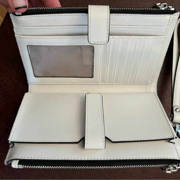 Michael Kors Adele Smartphone Wallet - Picture 3 of 4